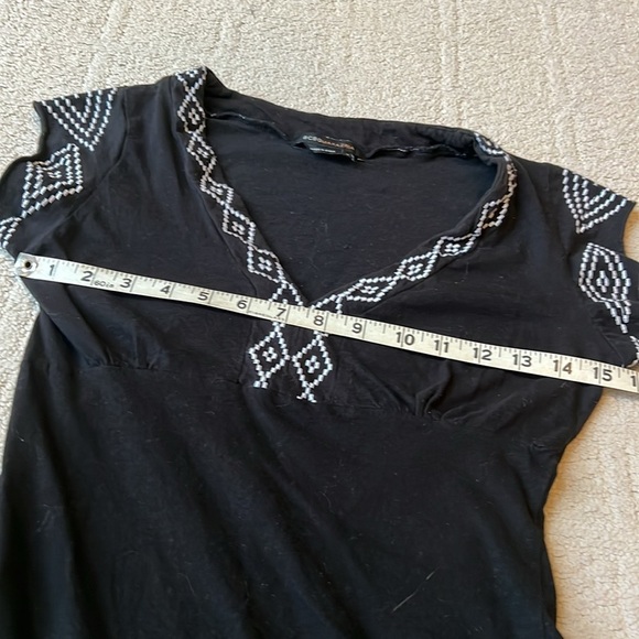 BCBGmaxazria black/white embroidered fitted short sleeve long top - Picture 9 of 11